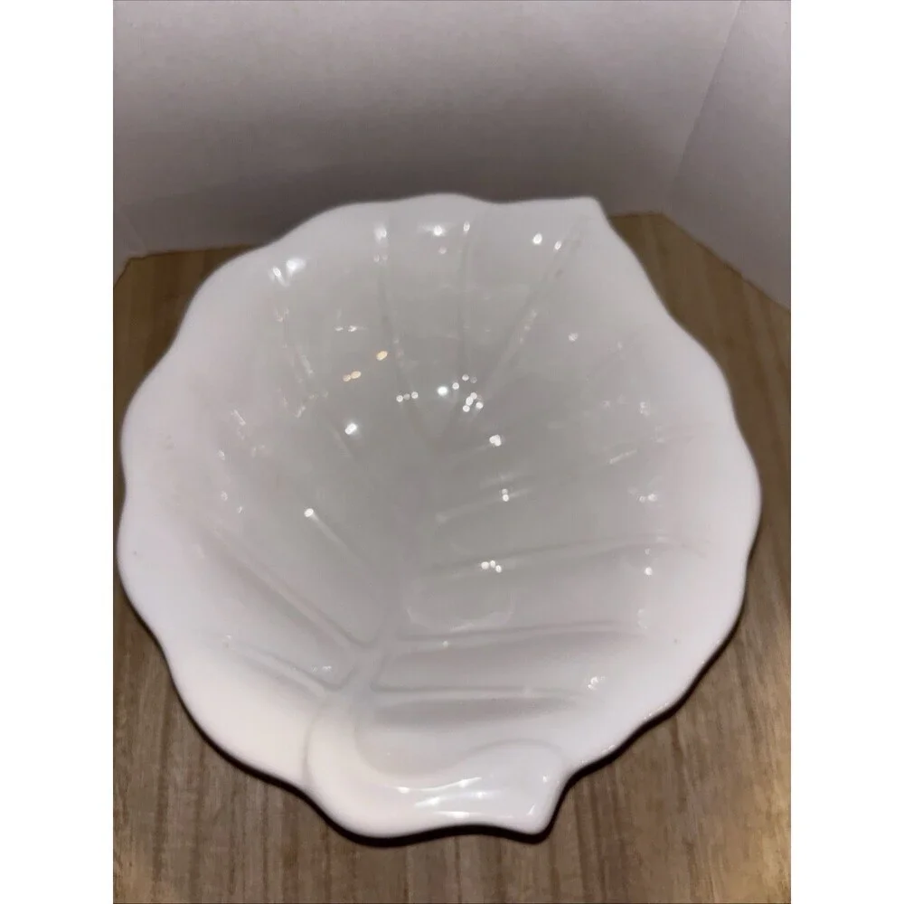 Medium A. Santos Portugal Ceramic Cabbage Leaf Serving Bowl 9 X 9 1/2